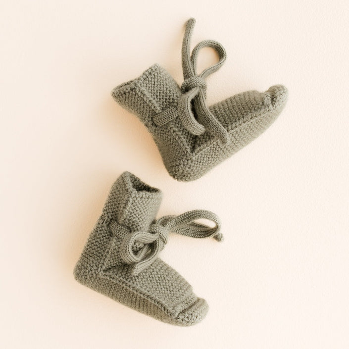 HVID booties artichoke 0-9 months