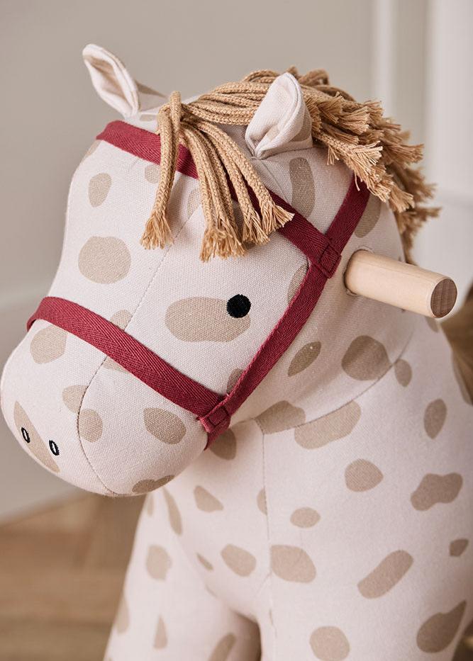 Kids Concept hobbelpaard Dotty sand 18 mnd+ katoen + recycled polyester + populierenhout