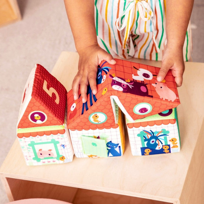 Lilliputiens activities cubes hide and seek 18 months +