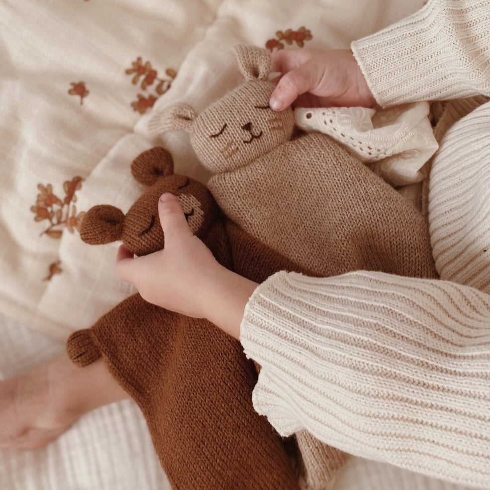 Main Sauvage knuffeldoekje teddy nut knit