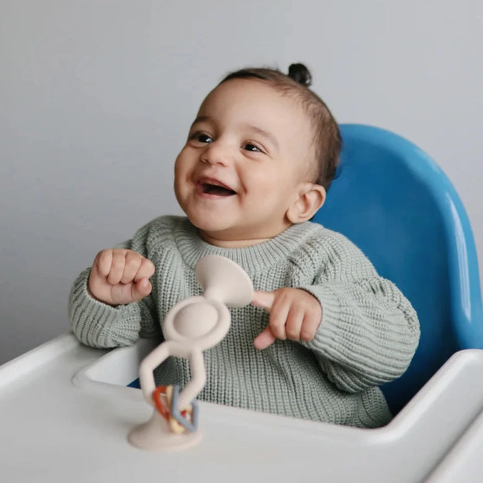 Mushie babyspeeltje hexapop met zuignap shifting sand 10 mnd+