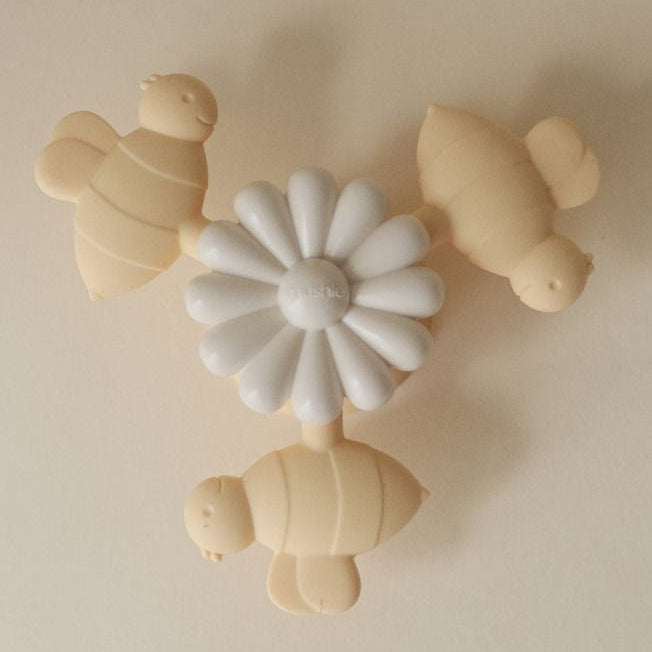 Mushie babyspeeltje spinner bee 10 mnd+