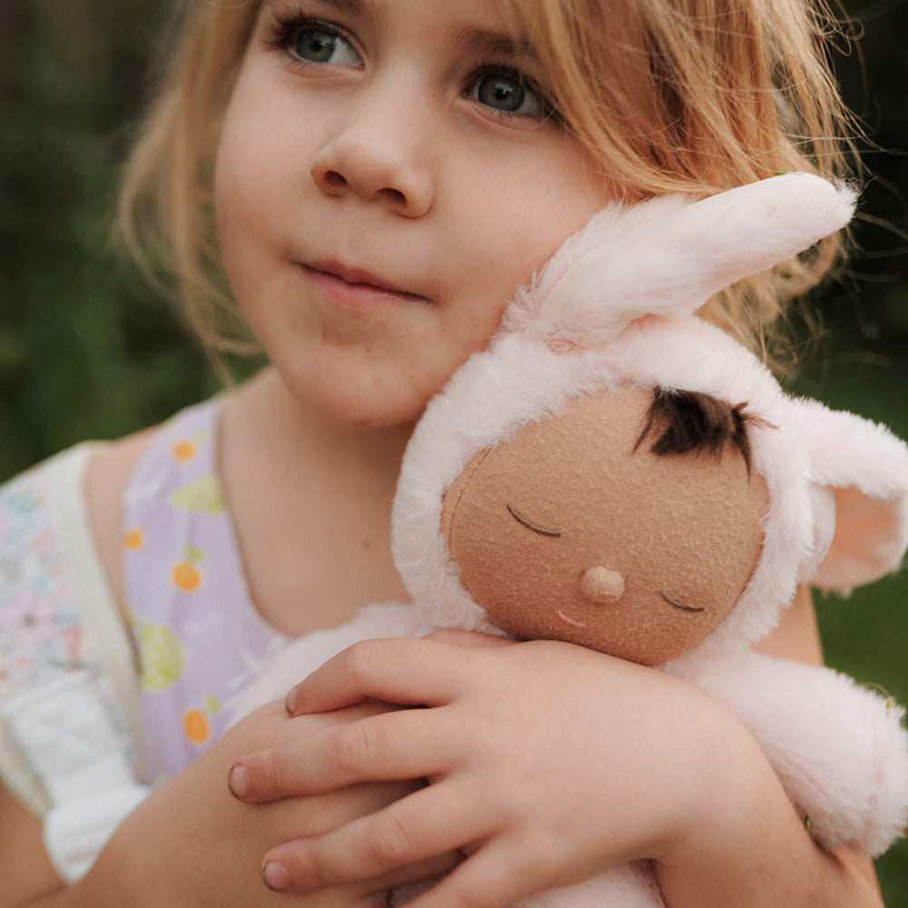 Olli Ella Cozy Dinkum Bunny Pip Katoen + gerecycled polyester + plastic