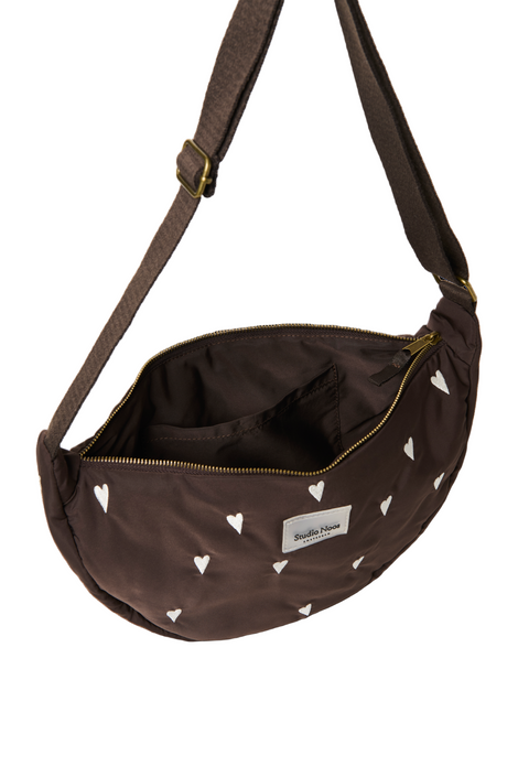 StudioNoosfannypackbrownheartsd d