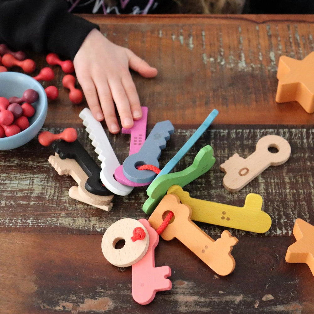 Tickit houten sleutels met cijfers regenboog 10 mnd+