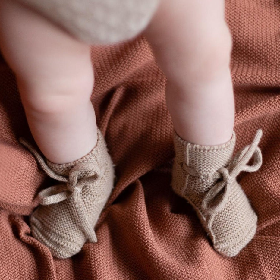 HVID booties oat 0-9 months 100% merino wol, fine italian