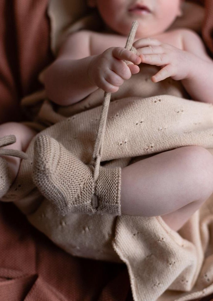 HVID booties oat 0-9 months