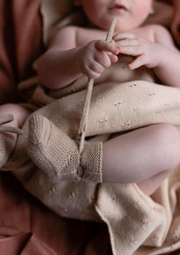 HVID booties oat 0-9 months