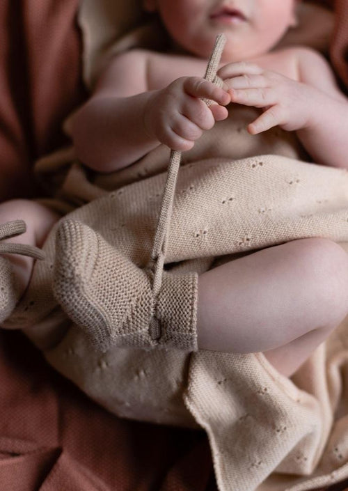 HVID booties oat 0-9 months