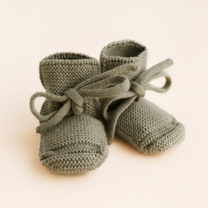 HVID booties artichoke 0-9 months