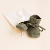 HVID booties artichoke 0-9 months