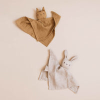Main Sauvage cuddle cloth bunny