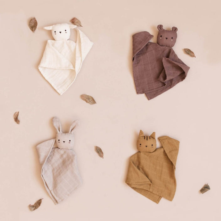 Main Sauvage cuddle cloth lamb