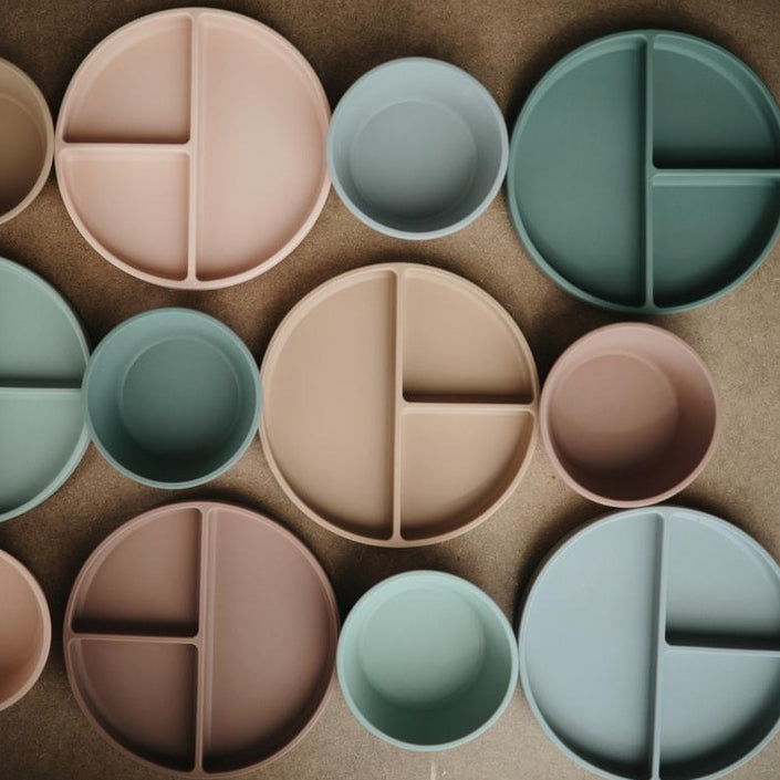 Mushie silicone plate cloudy mauve