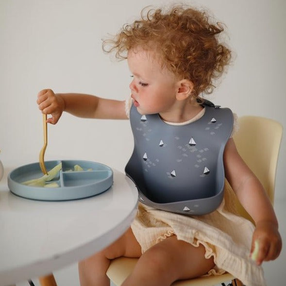 Mushie silicone bib cambridge boats 810052464602