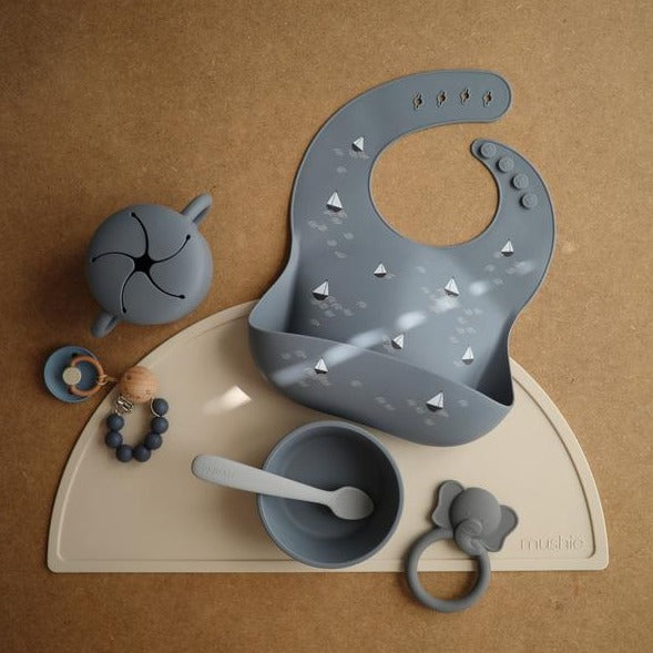 Mushie silicone bib cambridge boats
