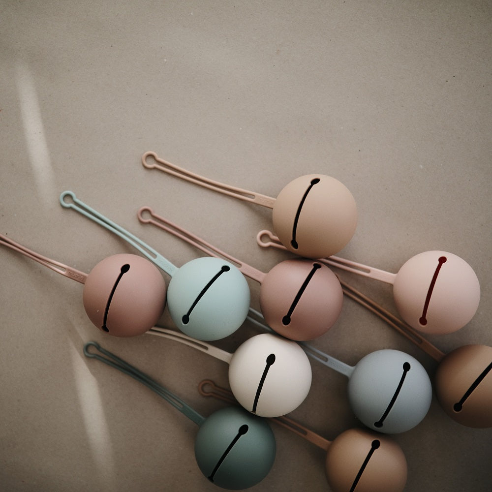 Mushie pacifier holder beige
