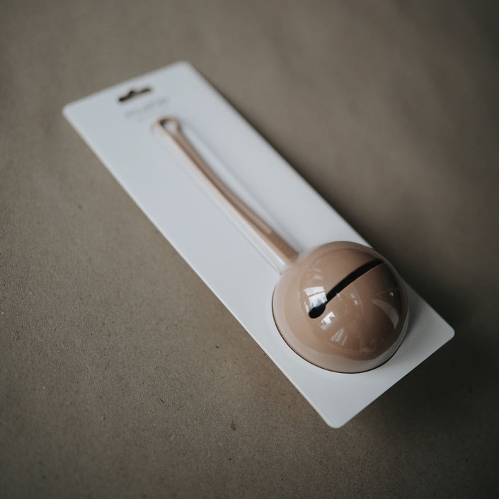 Mushie pacifier holder beige