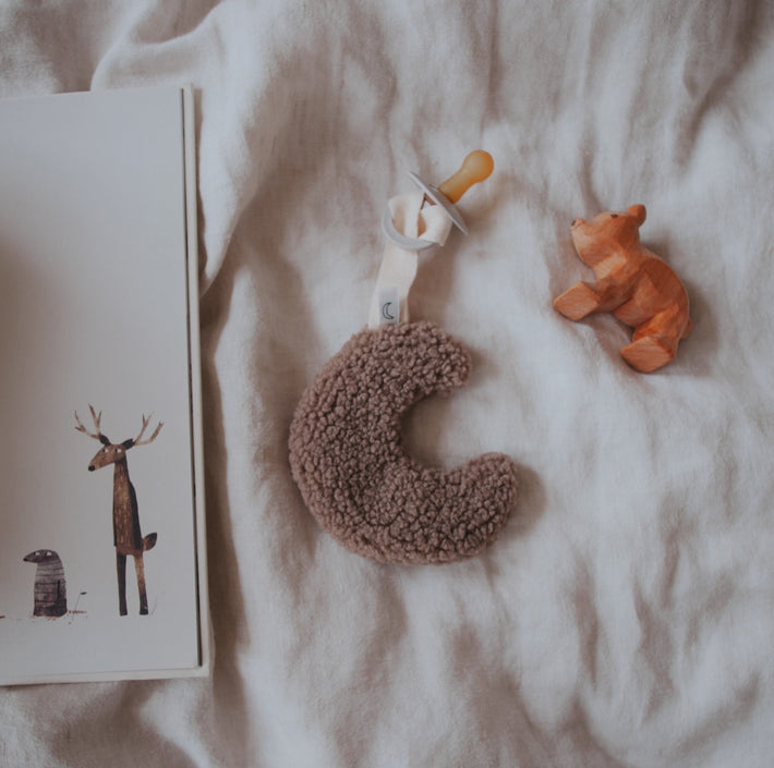 Dappermaentje pacifier cloth moon teddy coffee